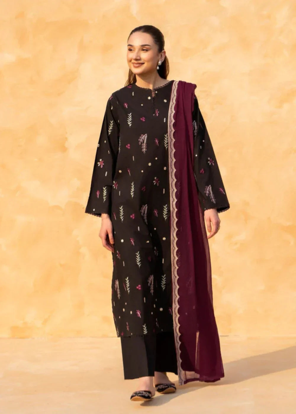 Black Blossom embroidered cotton kurta set front view – ZAMARANG