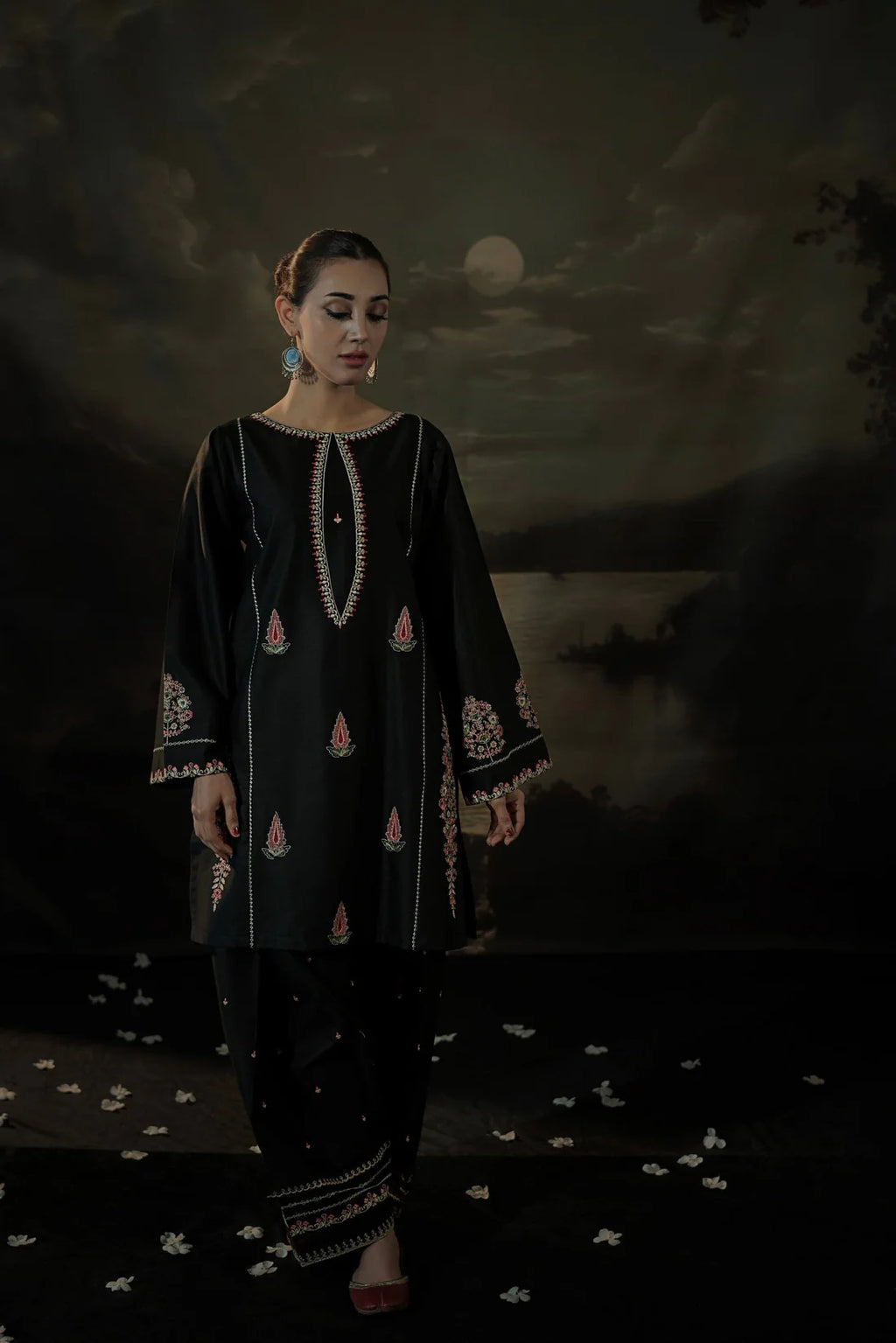 Embroidered Arabic linen trousers with border details