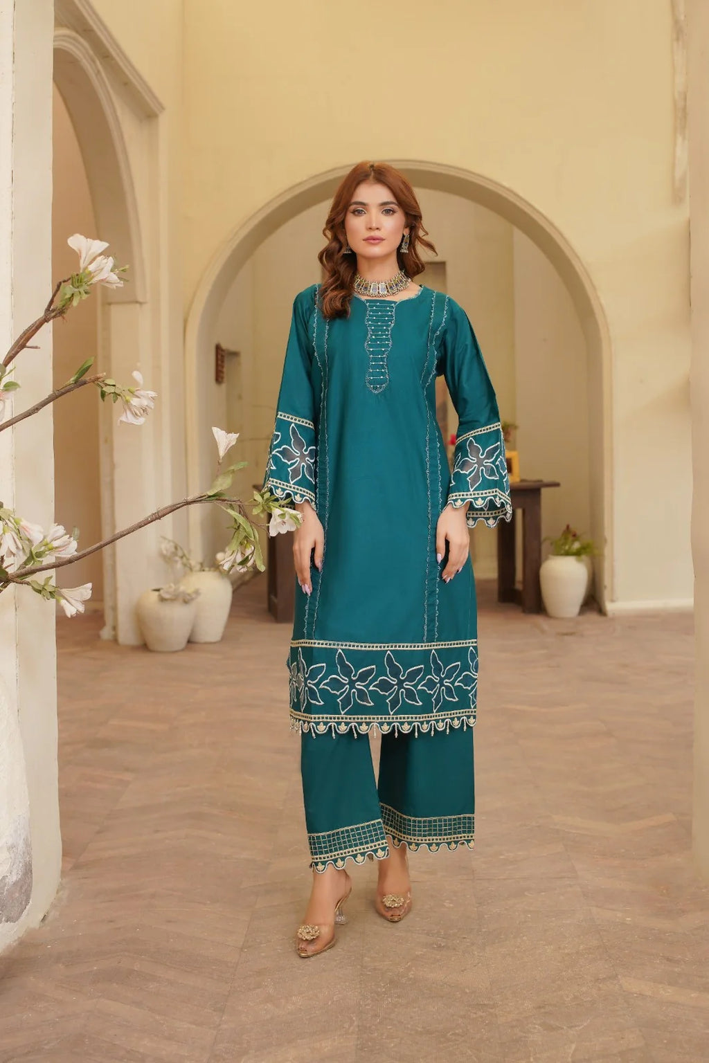 Noorain embroidered cotton kurta front view ZAMARANG