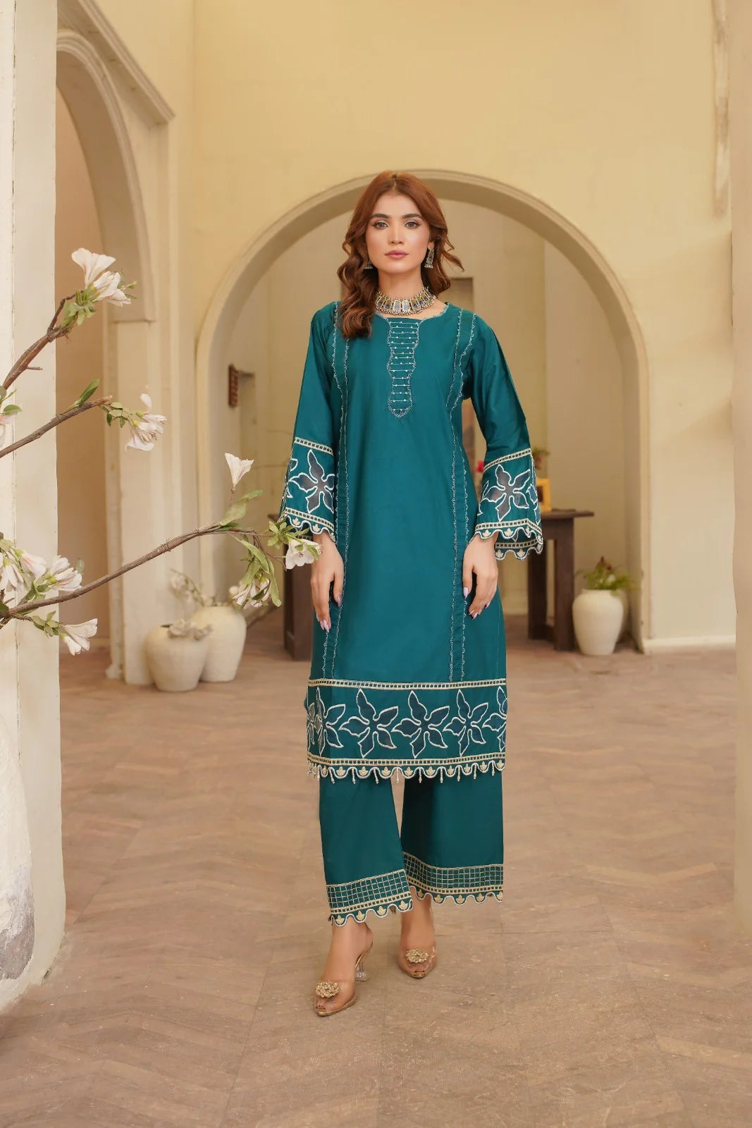 Noorain embroidered cotton kurta front view ZAMARANG