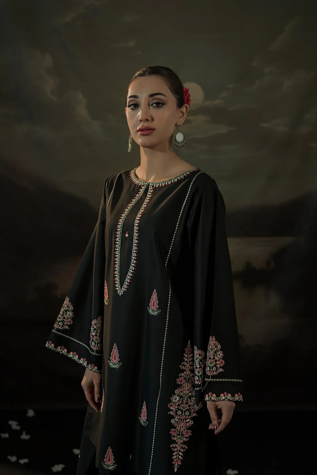 Side embroidery and sleeve detail of Shaam-E-Noor by ZAMARANG