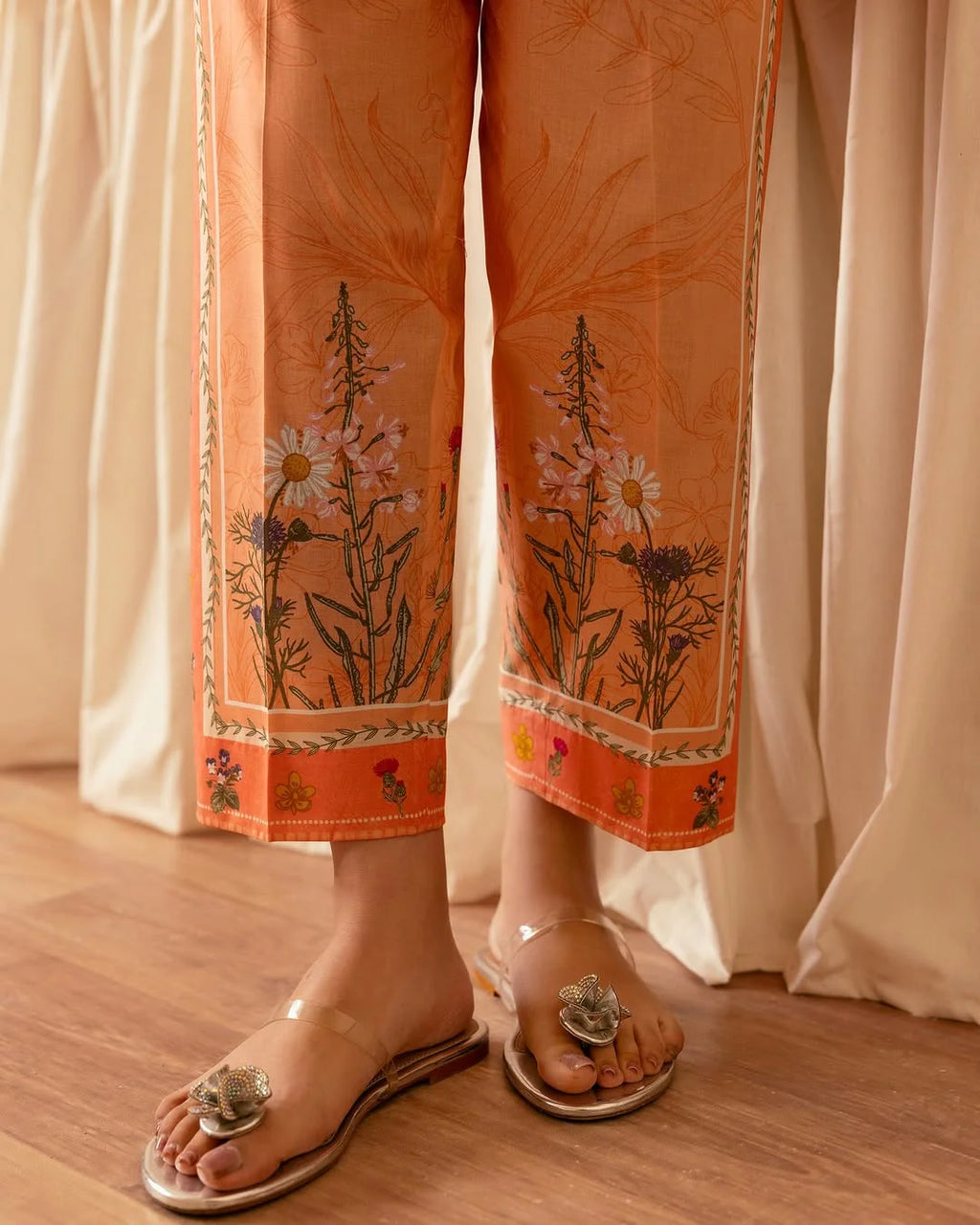 Stitched 2-piece printed outfit in peach with botanical detailing