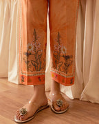 Stitched 2-piece printed outfit in peach with botanical detailing