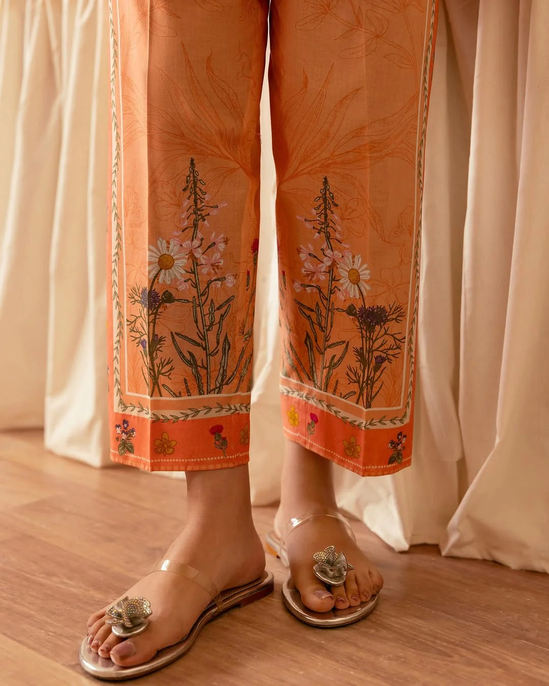 Stitched 2-piece printed outfit in peach with botanical detailing