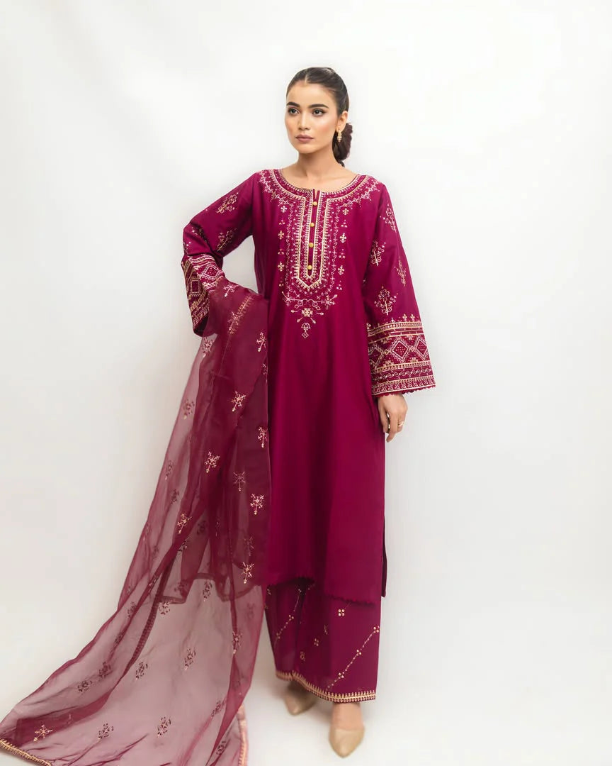 Women’s Arabic lawn 3 piece embroidered suit