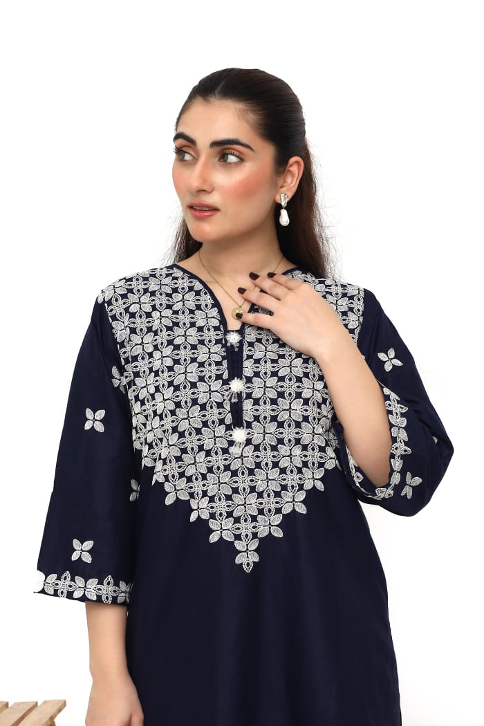 ZAMARANG Midnight Mosaic white embroidery kurta close up