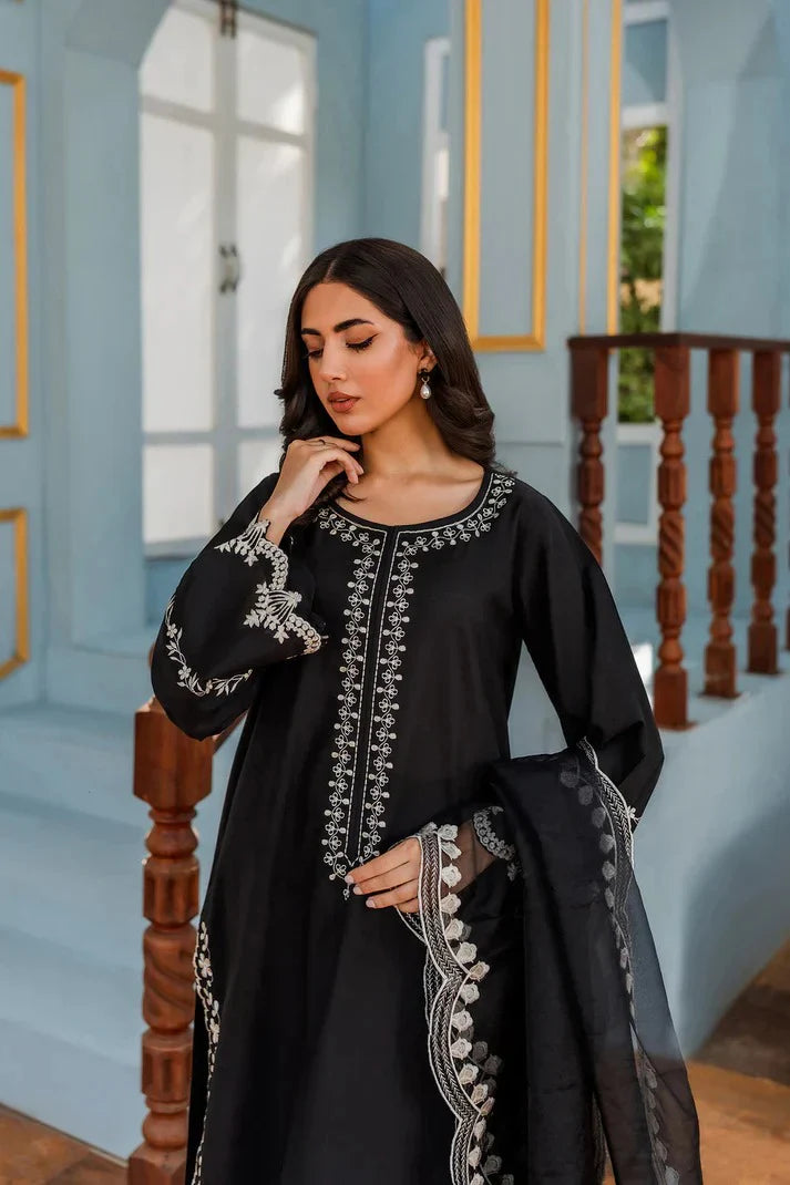 ZAMARANG embroidered chiffon dupatta border detail