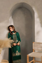 ZAMARANG emerald kurta ornate neckline embroidery close up