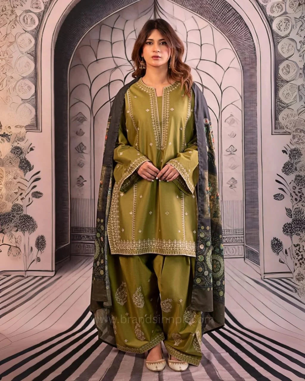 ZAMARANG premium arabic lawn embroidered suit detail