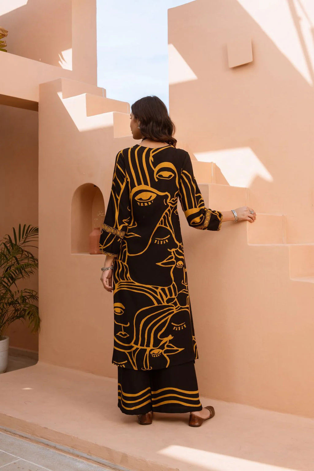 zamarang aurea noir print closeup