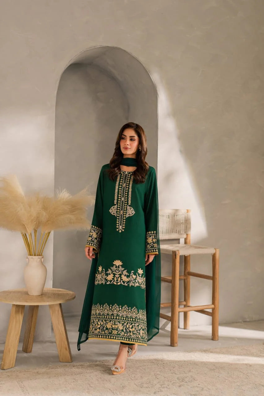 zamarang_emerald_vale_neckline_embroidery_closeup