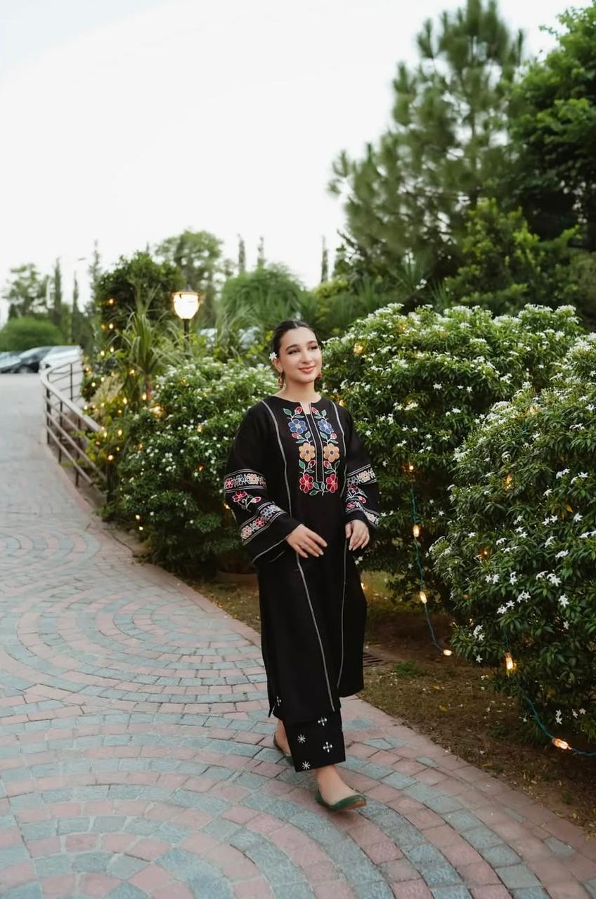 zamarang pure lawn trouser detail