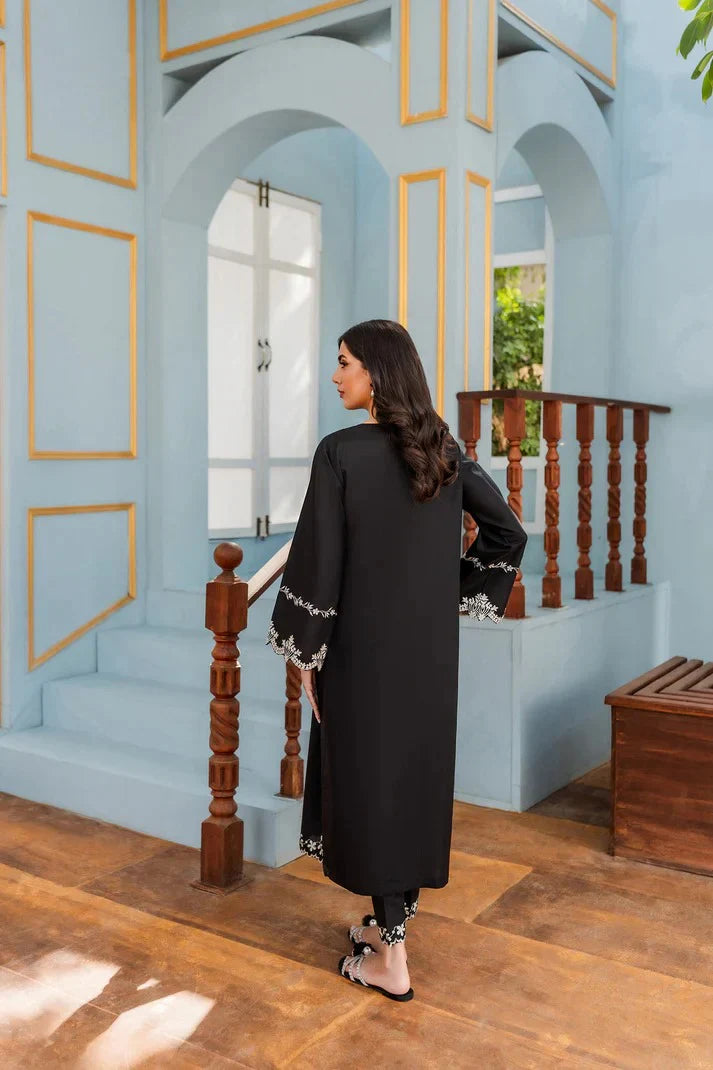 zamarang_sable_elegance_neckline_detail